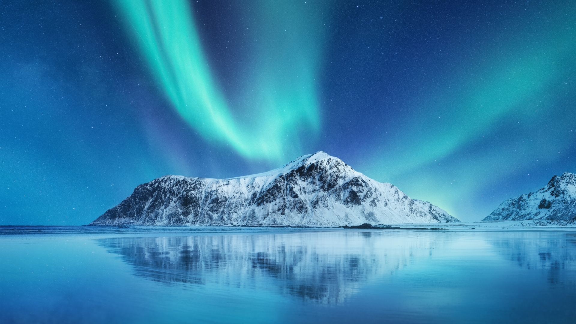 Aurora boreal durante el invierno en las islas lofoten